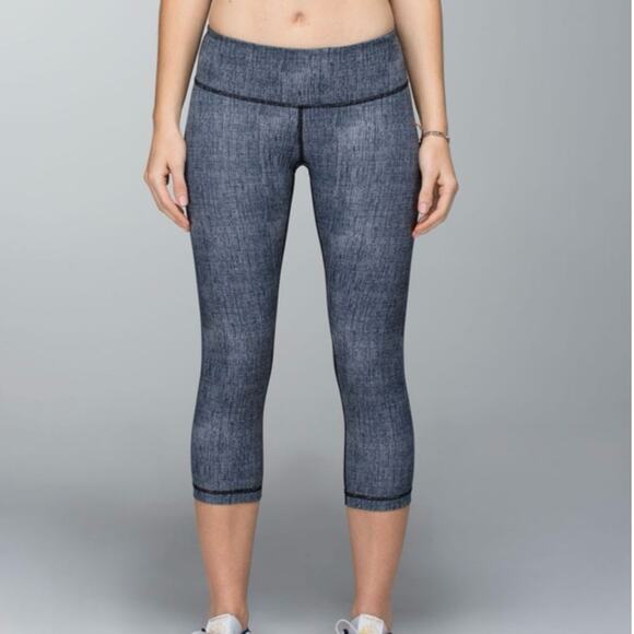 LULULEMON Black Burlap Texture Black Dune Wunder Under Crop Yoga‎ Capri Size 10 - Picture 1 of 12